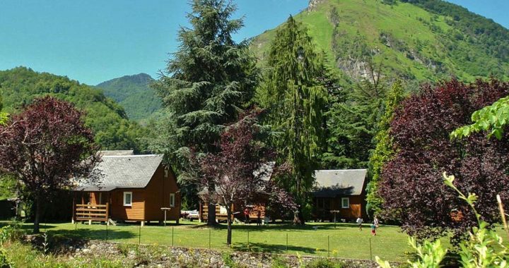 Découvrez la beauté de Navarrenx avec des lodges conforts dans les Pyrénées-Atlantiques !