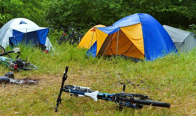 Les indispensables de l’équipement de camping pour des vacances réussies