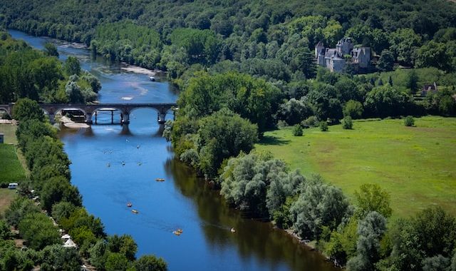 Camping avec mobil home en Dordogne : Votre guide complet