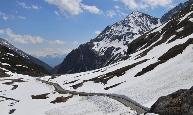 Les Meilleurs Emplacements pour un Camping Inoubliable dans les Alpes : Votre Guide Ultime